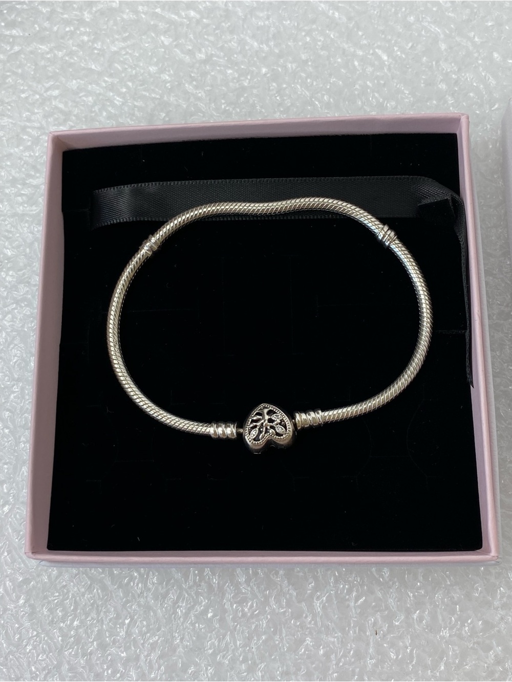 PANDORA Moments Family Tree Heart Clasp
Snake Chain 8in Bracelet Sterling Silver